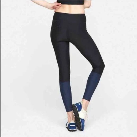 Outdoor Voices black and blue leggings - Picture 2 of 4